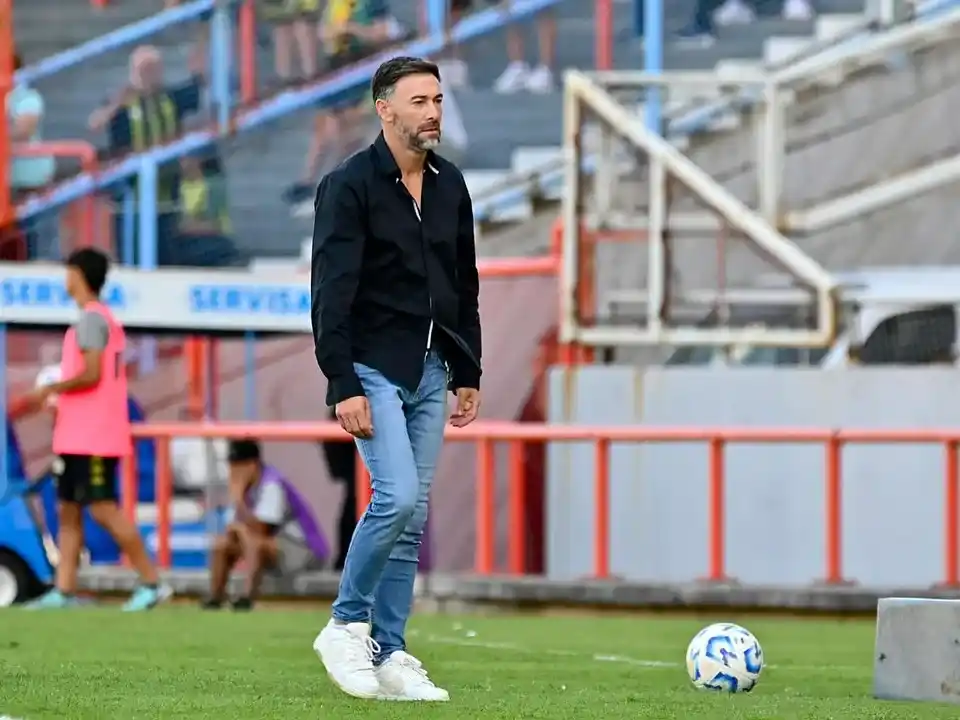 Kily González se va de Unión de Santa Fe y es el duodécimo entrenador que deja su cargo esta temporada
