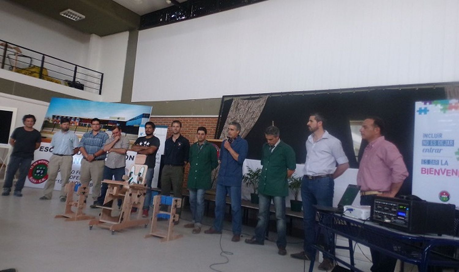 Estudiantes se capacitaron en la producción de sillas posturales