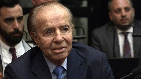 Carlos Menem continúa internado por neumonía y su hija pide que recen por él