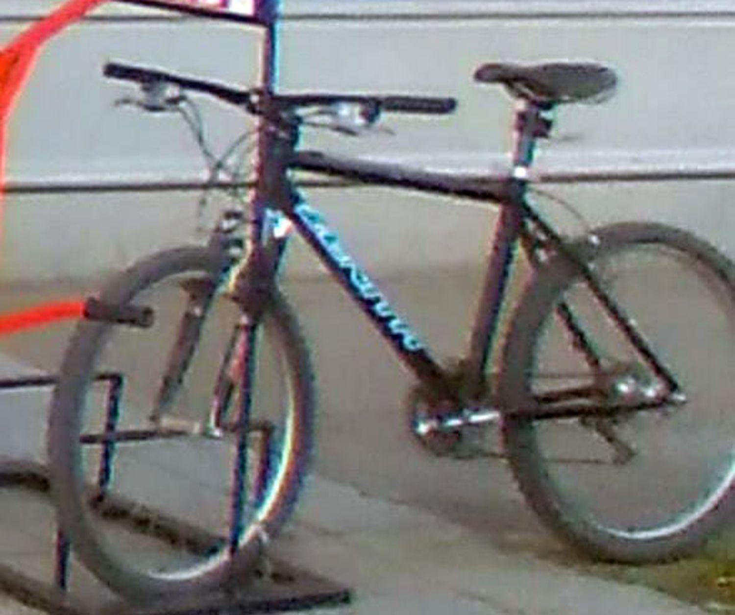 Roban bicicleta en el centro