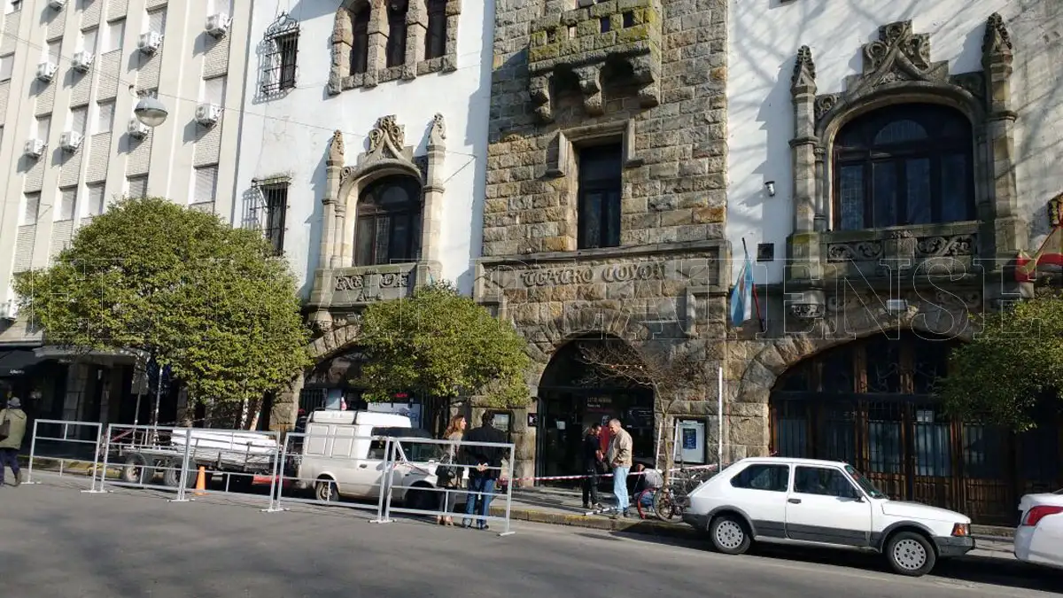 Tras los reclamos, el Municipio comenzó las obras en el Teatro Colón