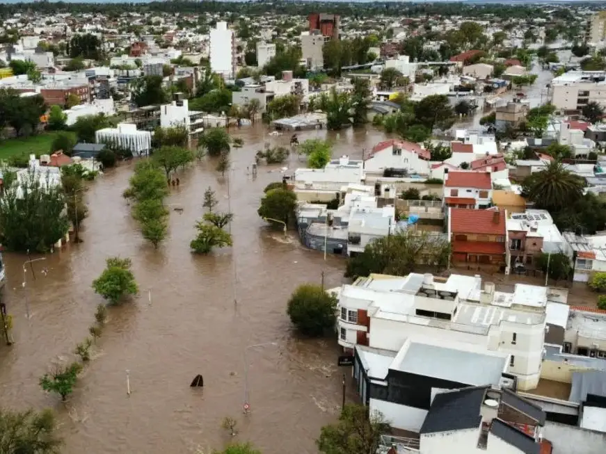 Podrán acercar donaciones a Santiago del Estero 1746, local 11 de lunes a viernes de 10 a 16 y en todas las sucursales de Farmacias Riádigos de lunes a sábado de 8 a 21.30.