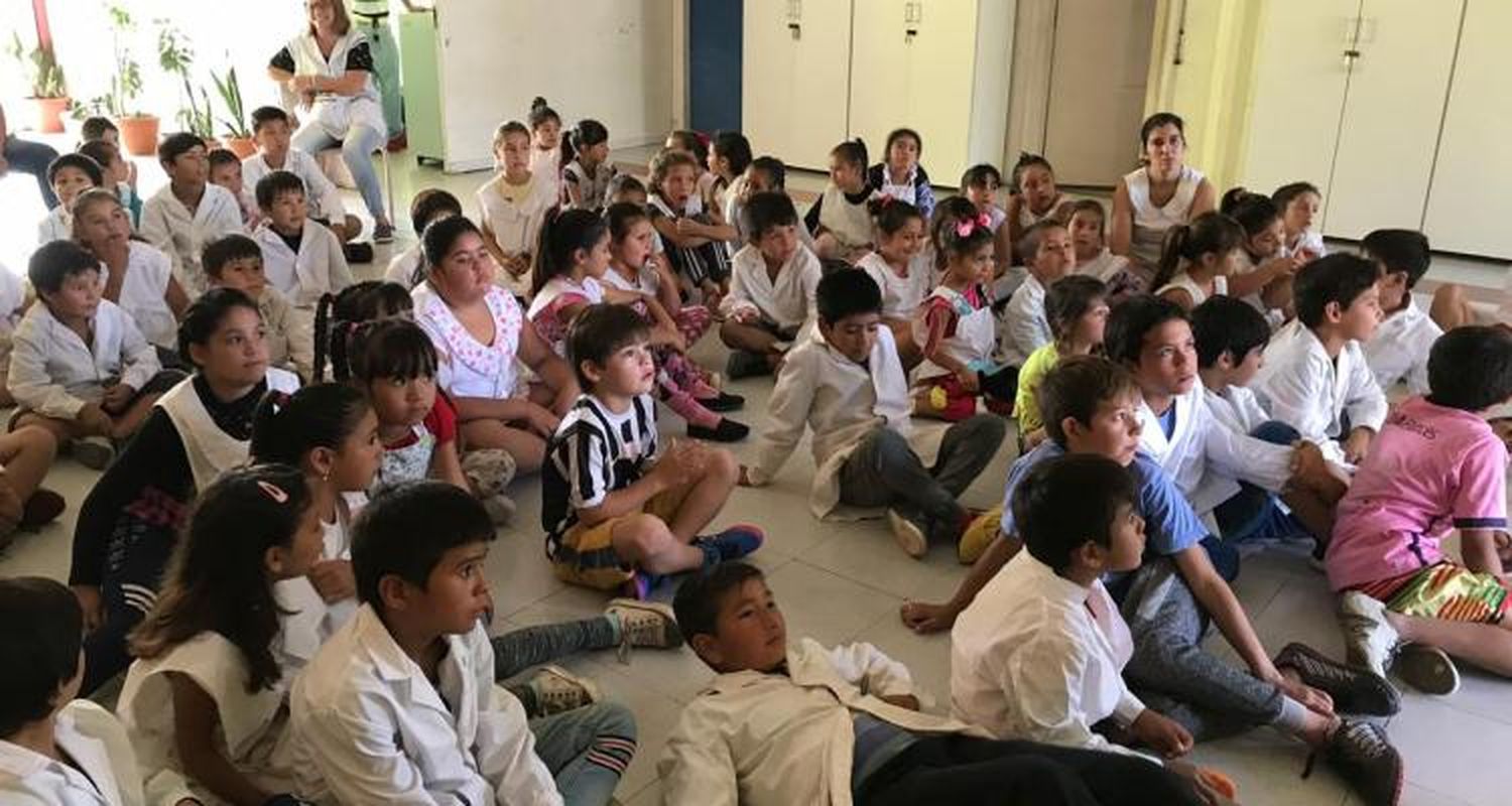 Salud: charlas y actividades de prevención en escuelas y barrios