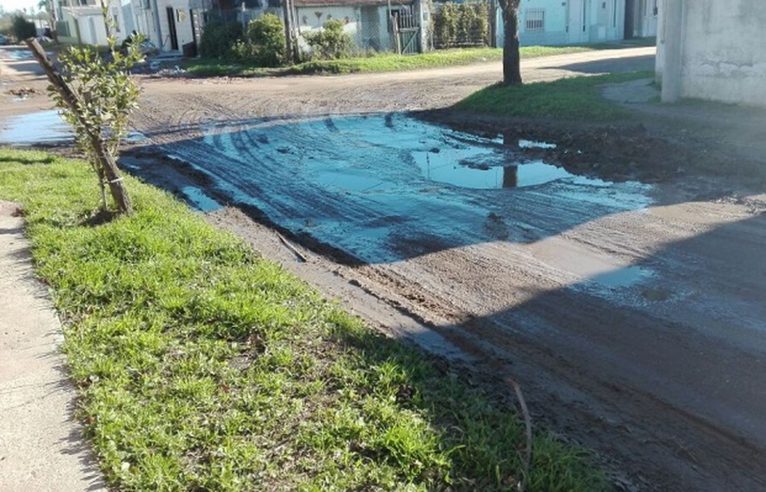 Reclamo vecinal por el estado de Edison y Buenos Aires