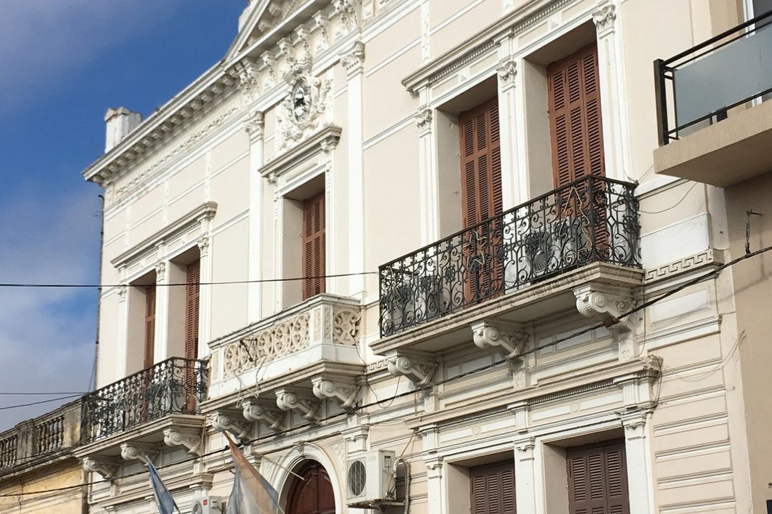 Trabajadores municipales: mañana percibirán sus haberes