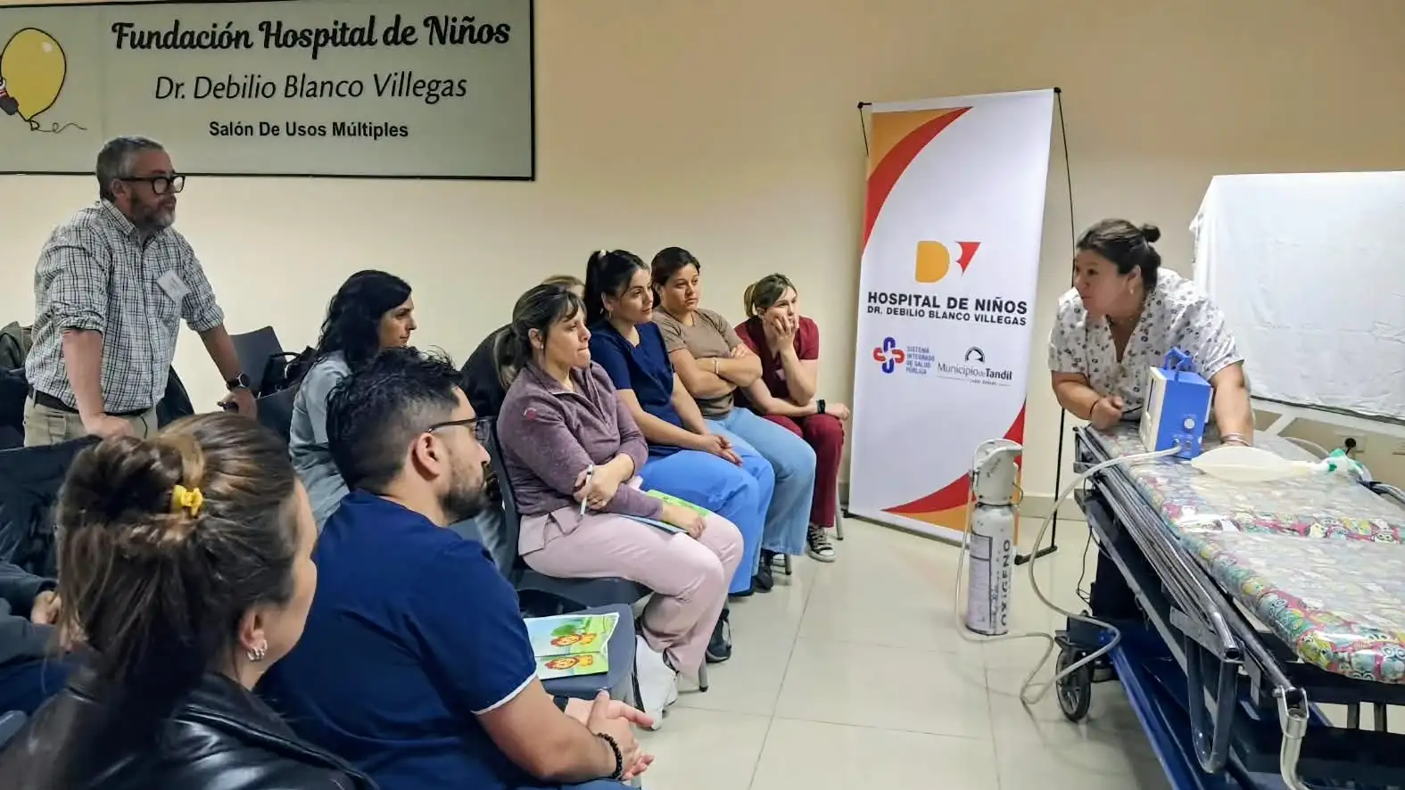 El Aula de Simulación TanSim del Hospital de Niños de Tandil realizó una jornada de capacitación médica sobre el traslado de pacientes críticos.