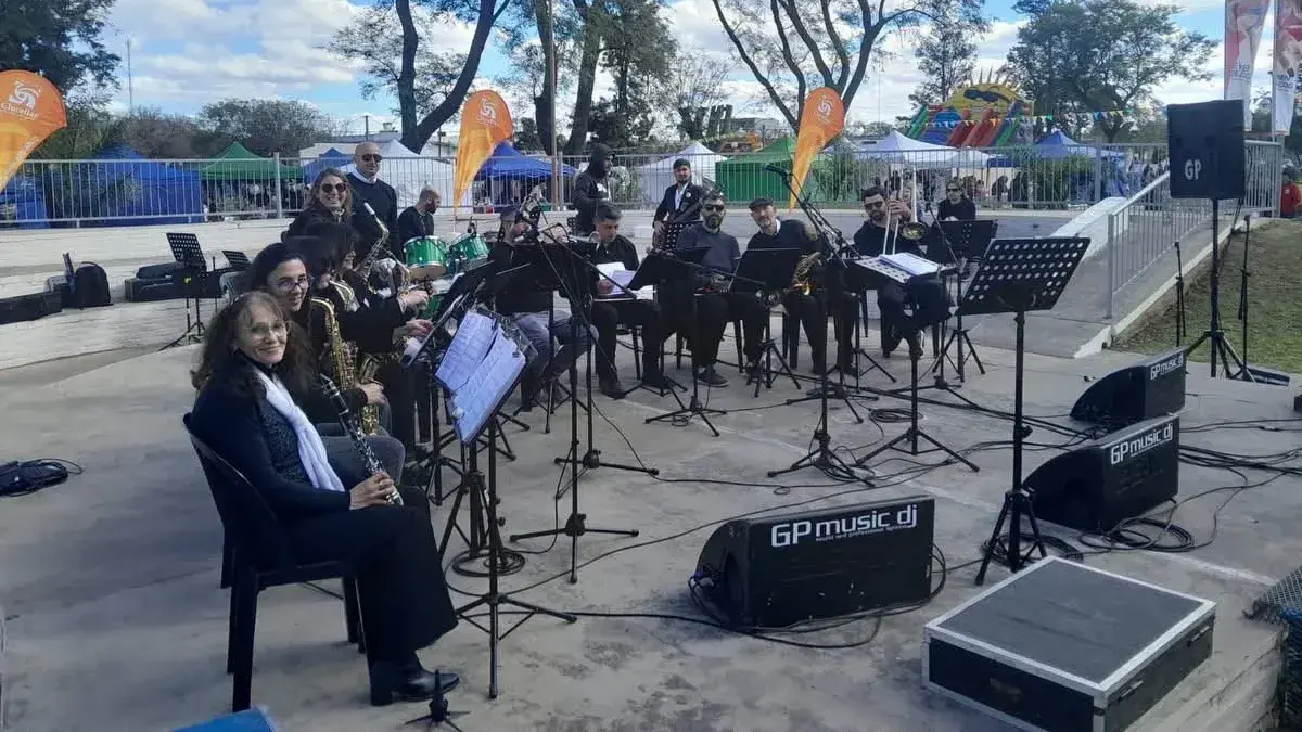 La Banda Sinfónica Municipal de San Vicente participó de las Fiestas Patronales de Plaza Clucellas