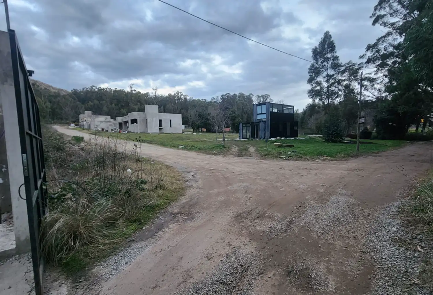 La manzana cuestionada, sobre calle Israel.