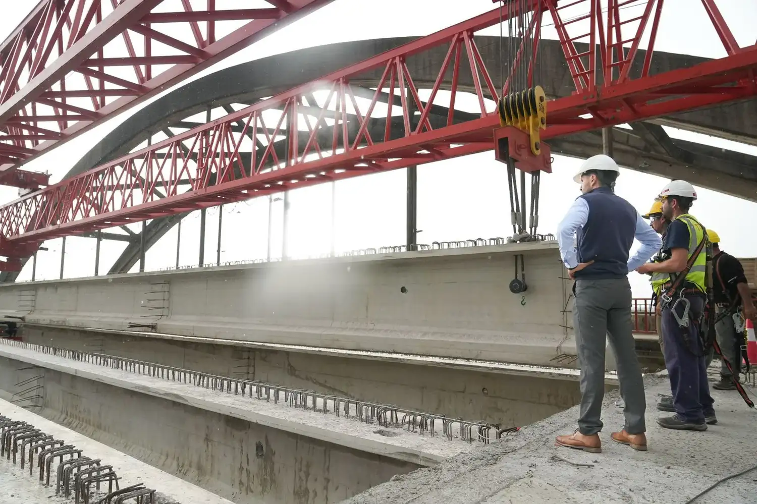 Pullaro recorrió el nuevo puente Santa Fe-Santo Tomé, que ya tiene un avance del 74 % - 11