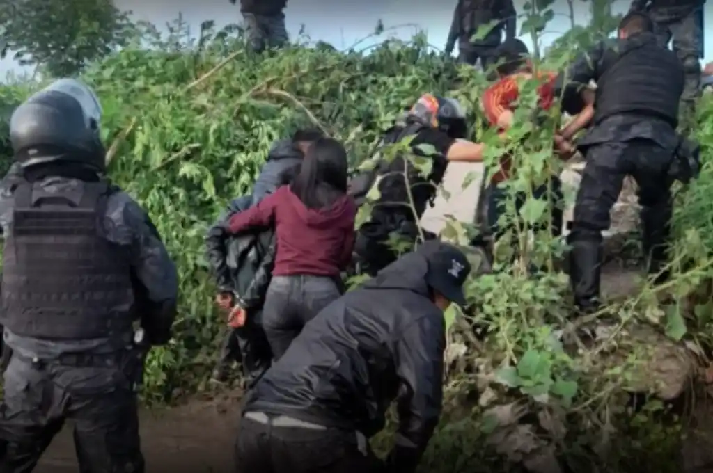 Los agentes iniciaron una persecución que terminó en el río Arias