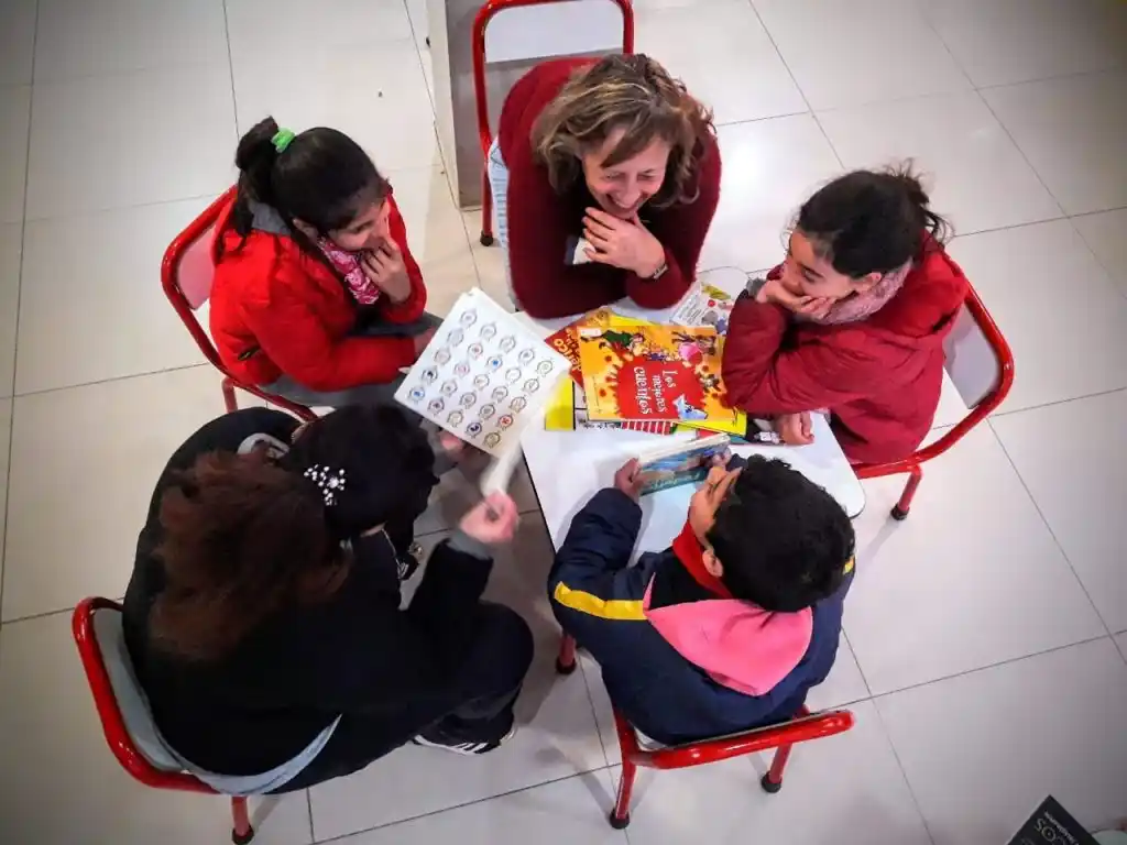 El proyecto Todos Leemos sigue creciendo e incorpora nuevos voluntarios de lectura