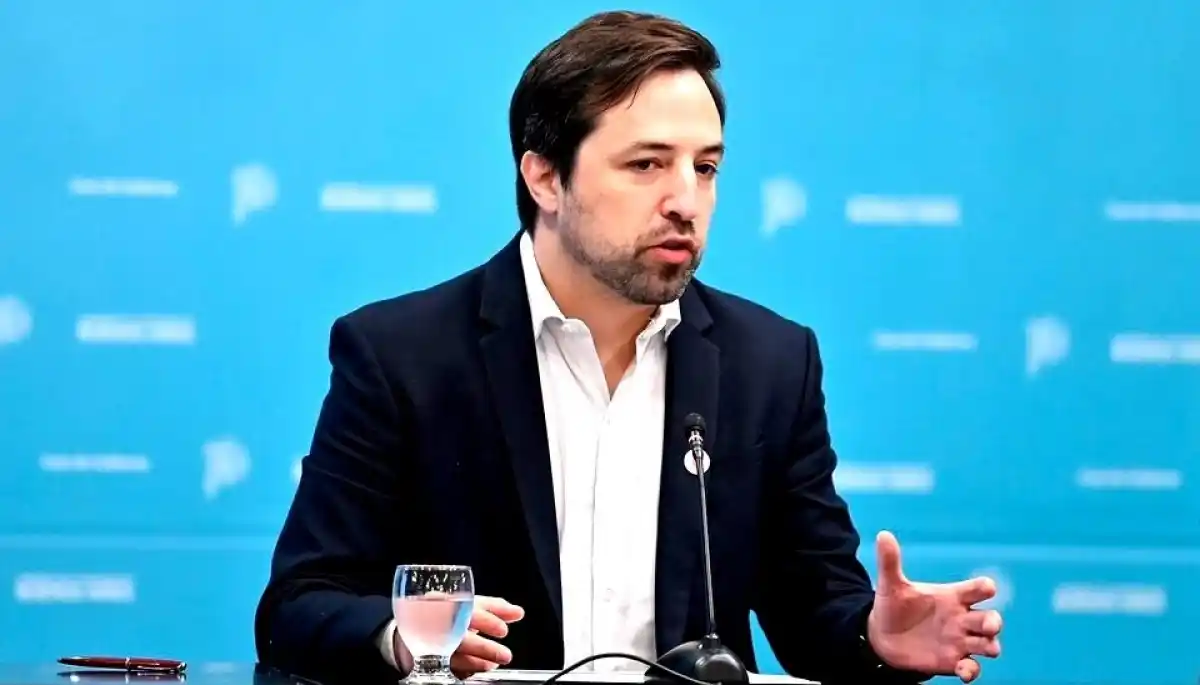 "Salir de la OMS es peligroso, amplía el negacionismo contra la ciencia", advirtió Kreplak contra el gobierno de Milei