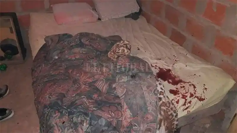 Las manchas de sangre, la evidencia del ataque 