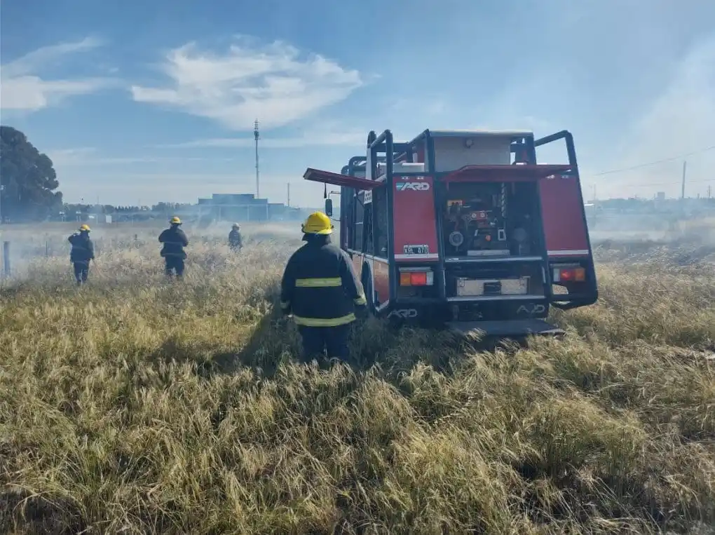 Incendio de un terreno en Rodríguez Peña y Aconcagua