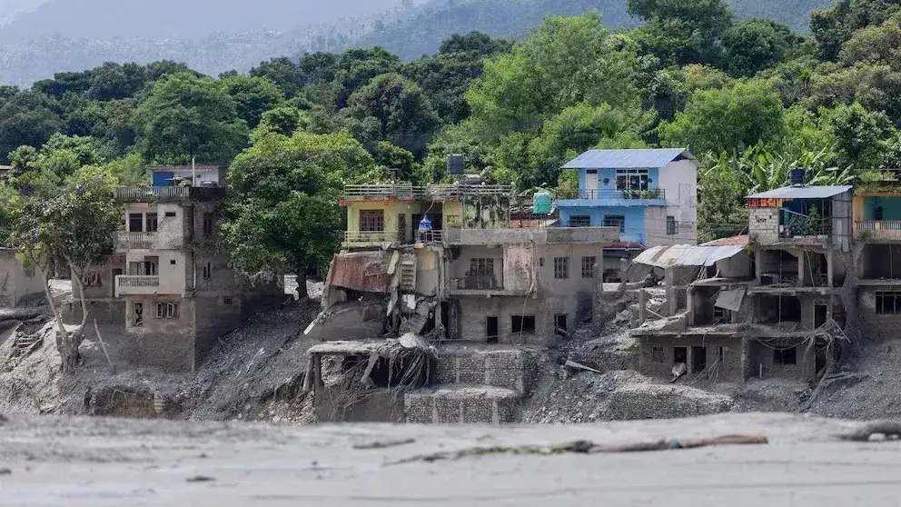 Nepal: las muertes confirmadas superan las 900, mientras más de 4.700 personas siguen desaparecidas