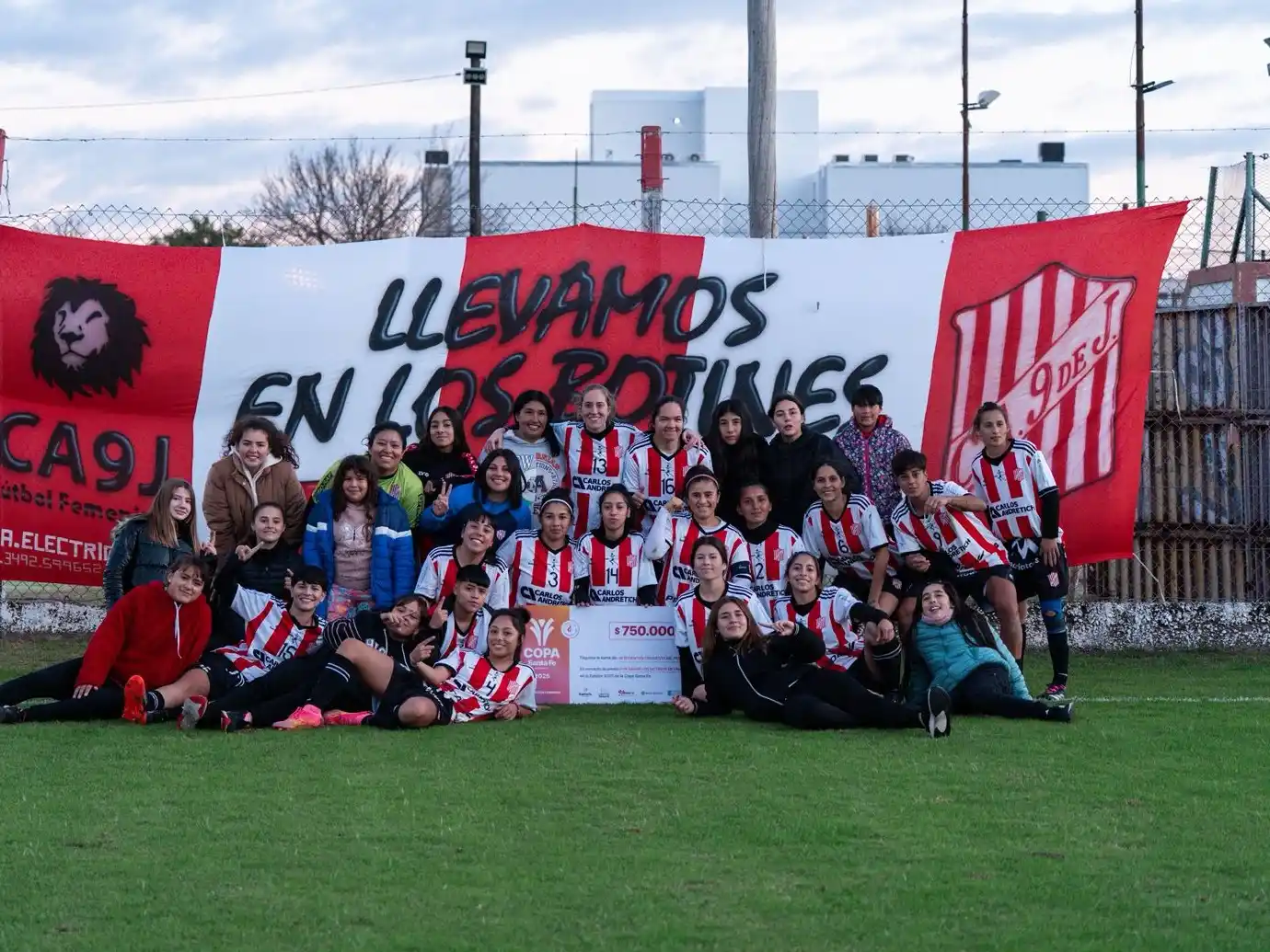 Las Leonas julienses estan en cuartos de final de la Copa provincial.Foto:IG.9 de Julio