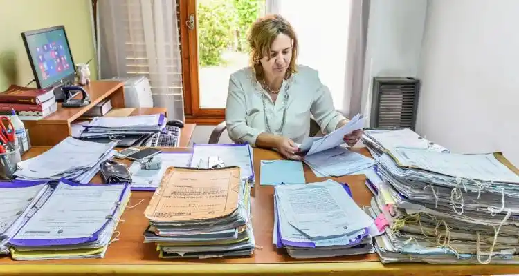 Declaran las hijas del docente acusado de abuso y la Justicia se expide sobre la excarcelación de los detenidos