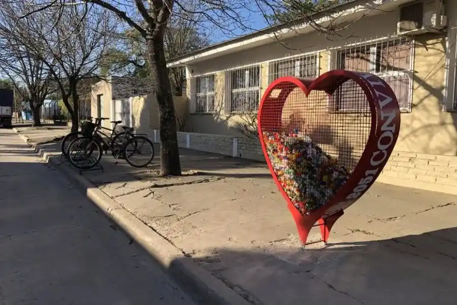 Las acciones tienen como finalidad la recolección de tapas plásticas para su posterior reciclado. Crédito: Gentileza.