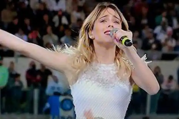 Martina Stoessel cantó por la paz en Roma y se emocionó hasta las lágrimas