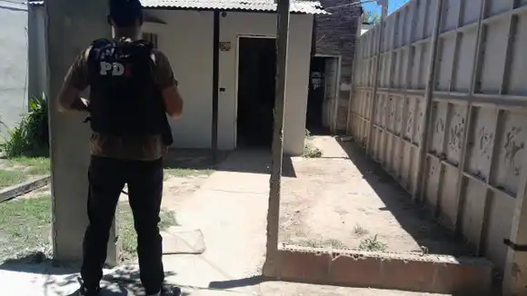 Robó un maletín con herramientas y lo encontraron: la PDI le allanó la casa y lo detuvo