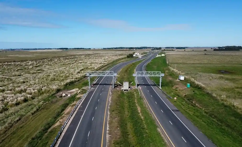 Los trabajos incluyen la construcción de banquinas pavimentadas en ambas manos.