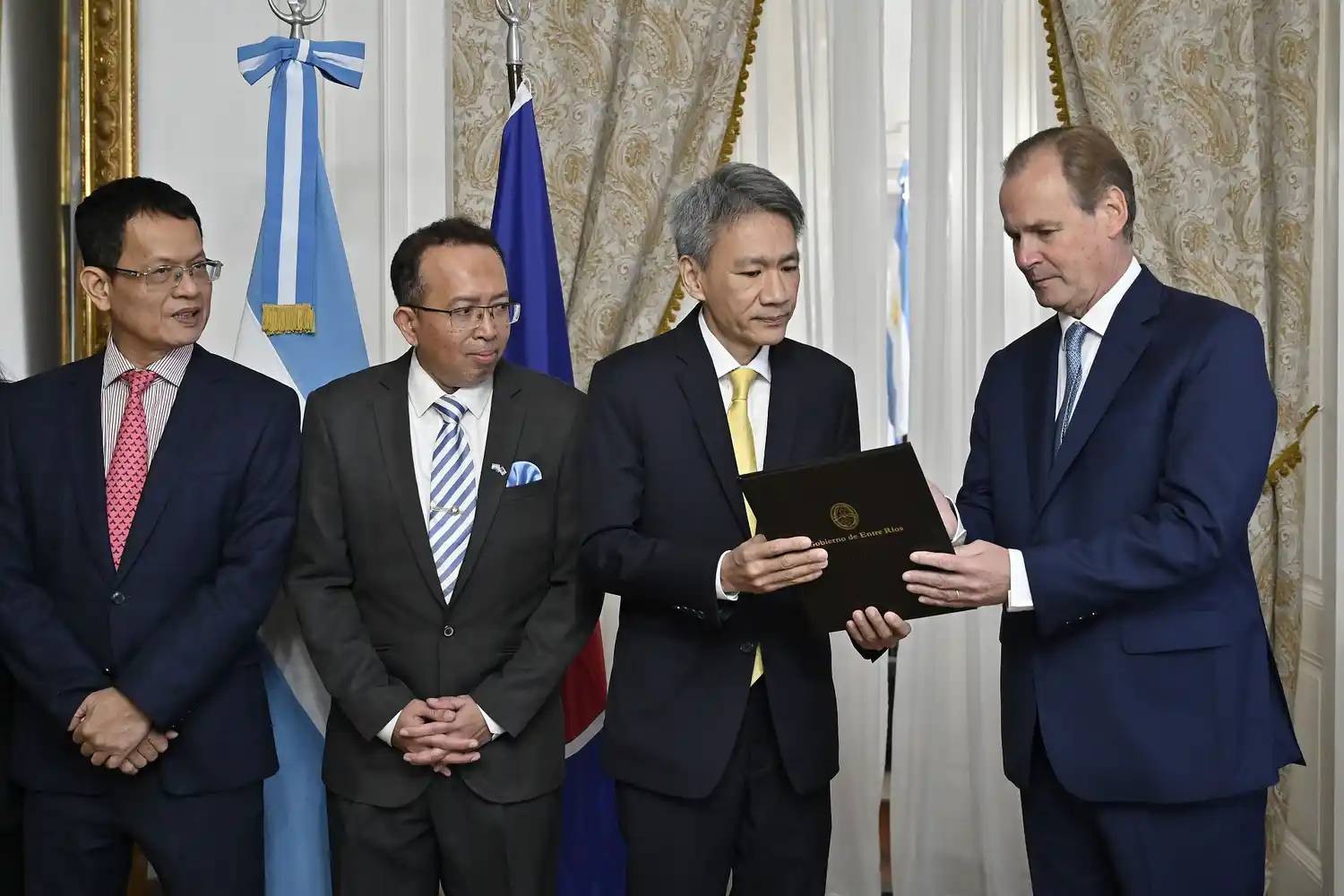 Diplomáticos de 5 países asiáticos visitaron Paraná y Racedo