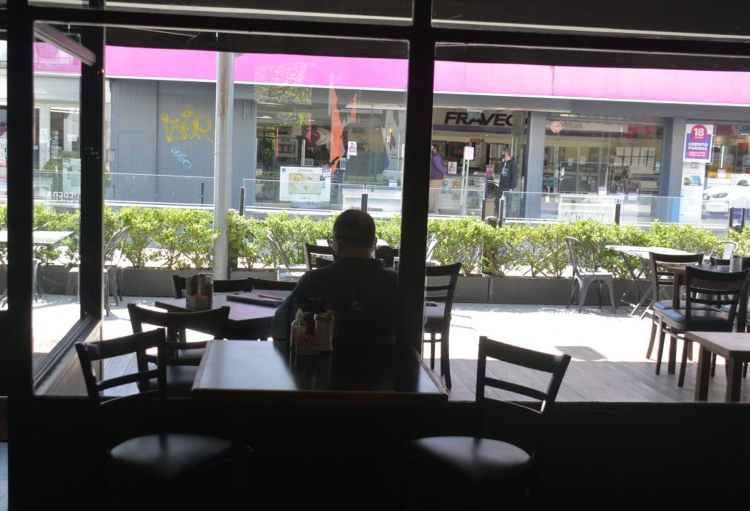 Pretenden entrar a las casas a hisopar, con los datos que quedan en los restaurantes
