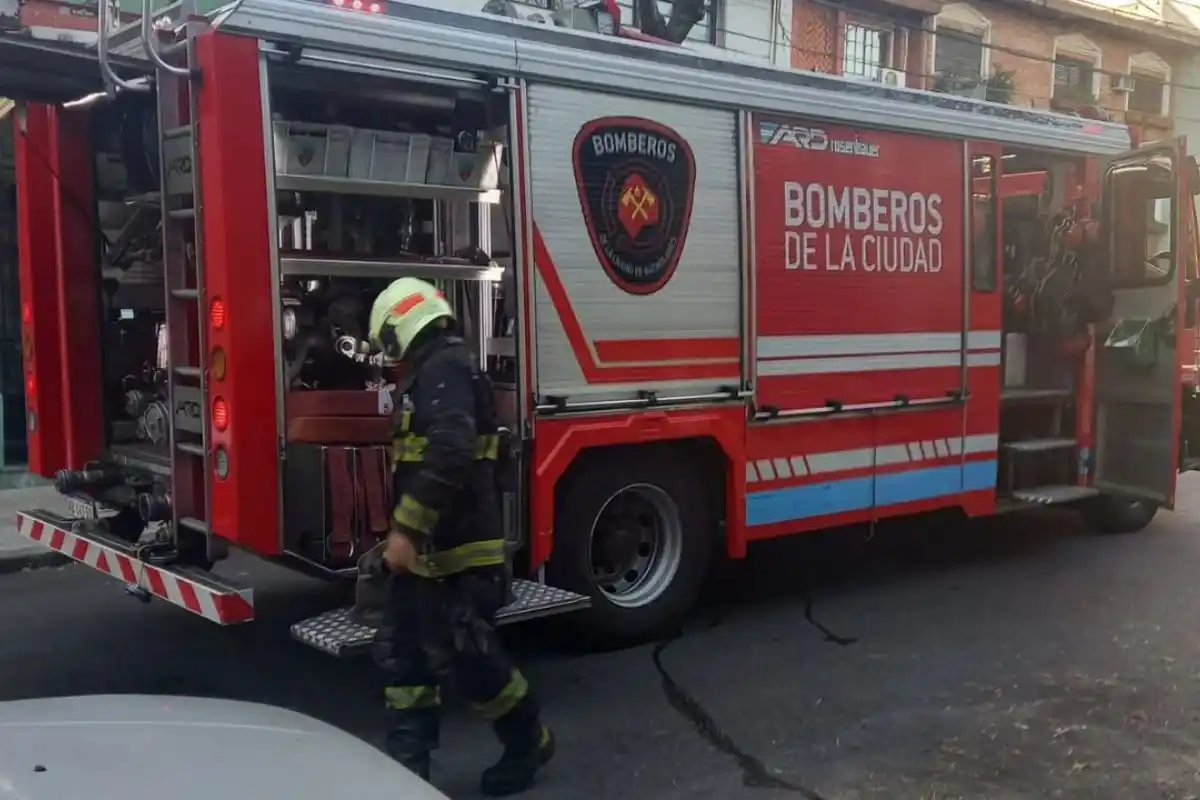 El SAME, bomberos y personal de la comisaría 5ta trabajaron en el lugar.