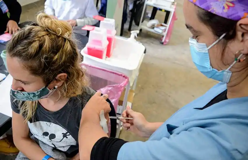 Cuarta ola de coronavirus: “Tener una sola dosis es estar mal vacunado y hay riesgo de muerte”, afirmó un infectólogo