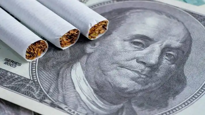 VENDEN CIGARROS Y DÓLARES: así va la distorsión del mercado cambiario en Venezuela
