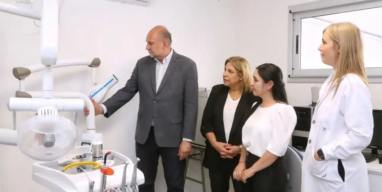 Perotti recorrió en la semana hospitales y centros de salud.