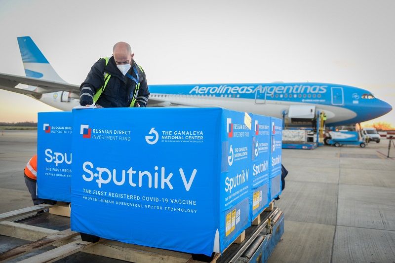 Llegaron 350 mil segundas dosis de Sputnik V y el miércoles parte otro avión