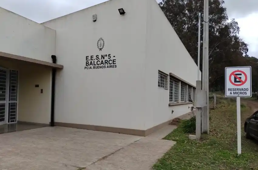 Reclaman transporte escolar para alumnos de la secundaria 5