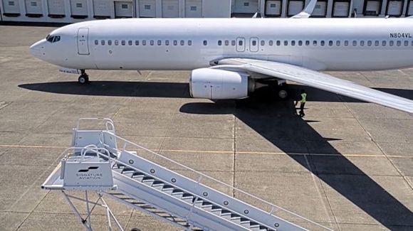 Una aerolínea estadounidense retira su esquema de pintura en los aviones que realizan vuelos de deportación