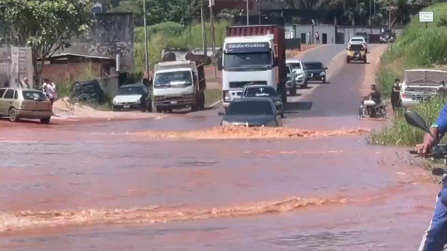 ¡MÁS DE 2 MIL FAMILIAS AFECTADAS! Lluvias causan estragos en La Gran Sabana (+VIDEOS)