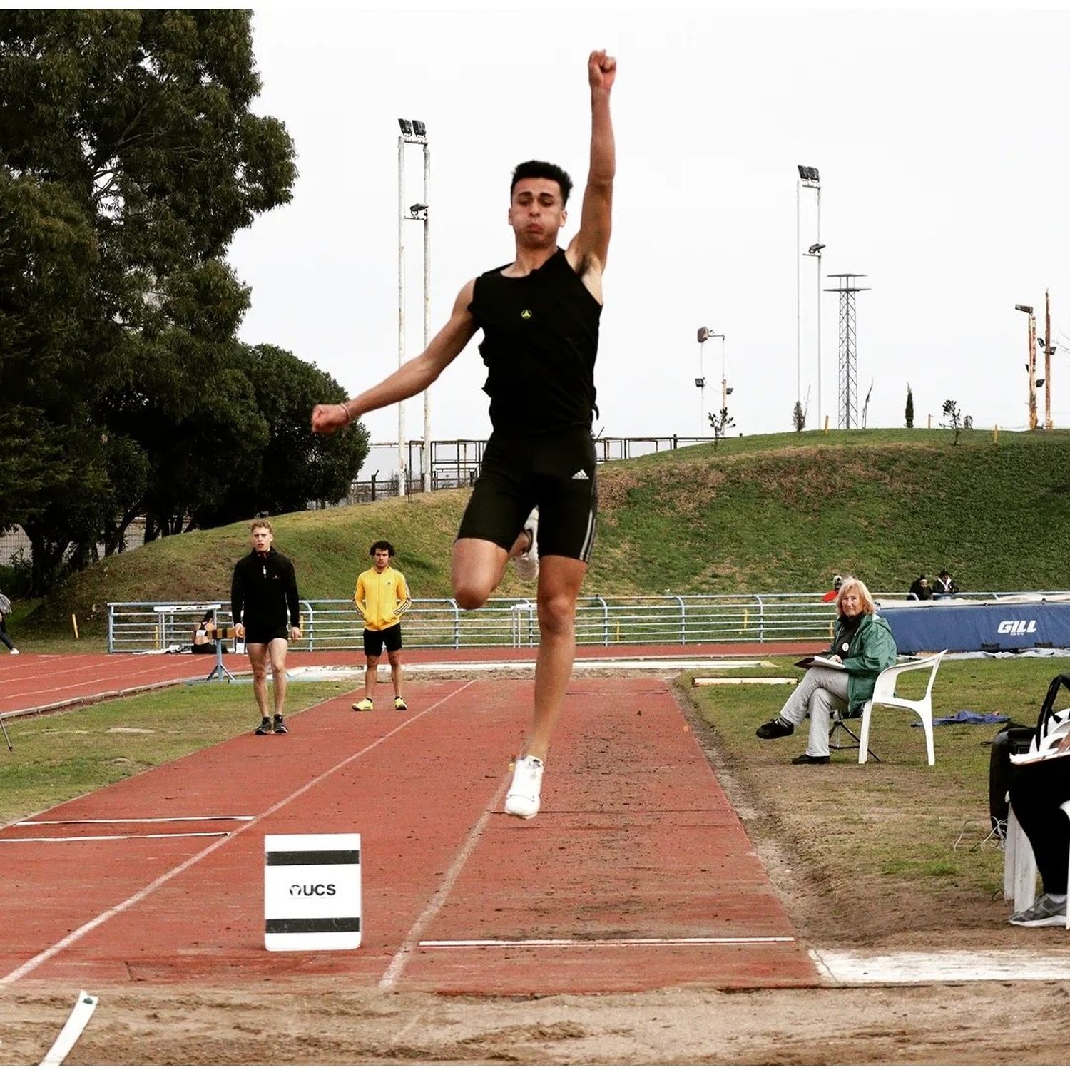 Ezequiel Sferra quebró el récord de salto en largo
