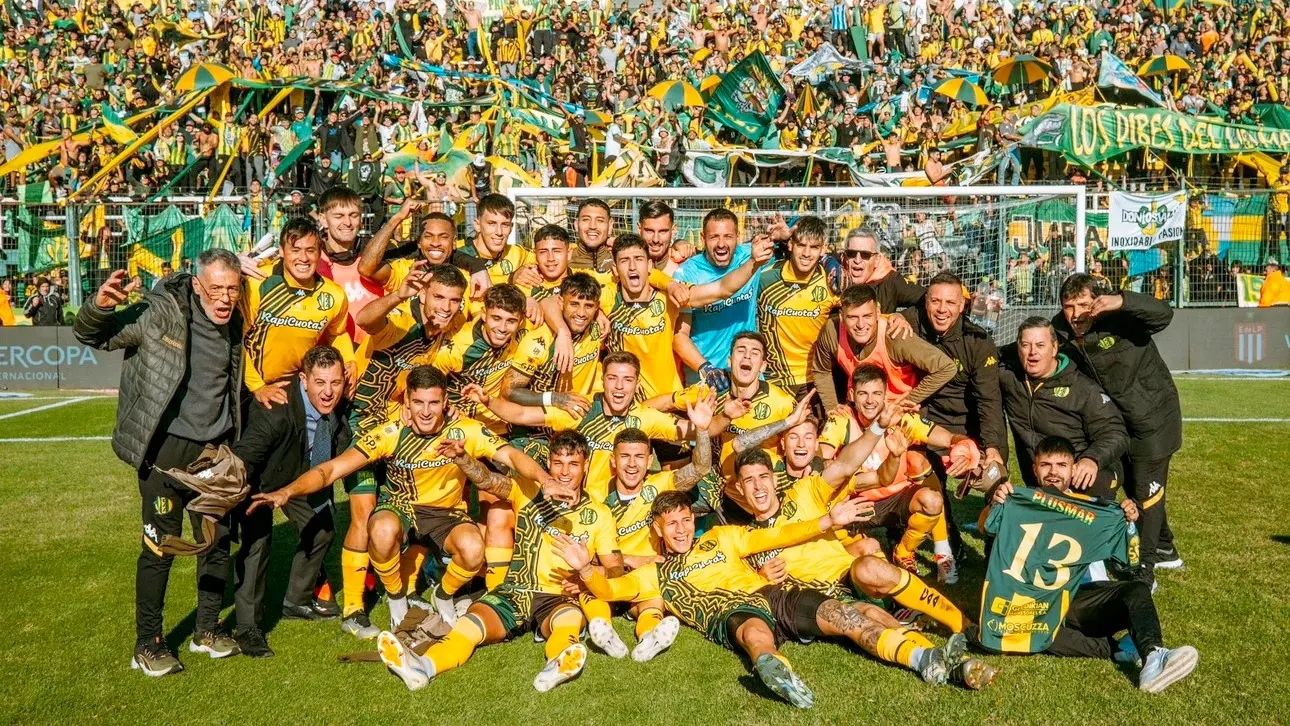 El festejo de Aldosivi tras eliminar por penales a Estudiantes en la Copa Argentina. (Foto: Prensa Aldosivi)