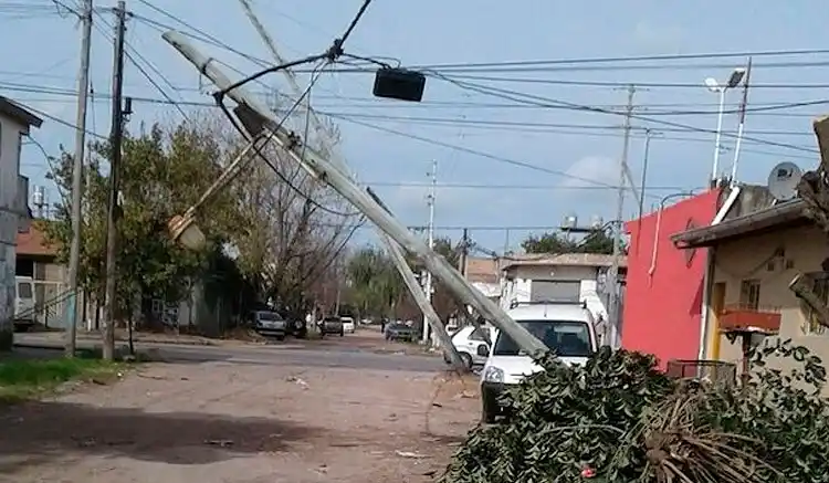 Esteban Echeverría: Por largas horas, el barrio 9 de Abril estuvo a oscuras 