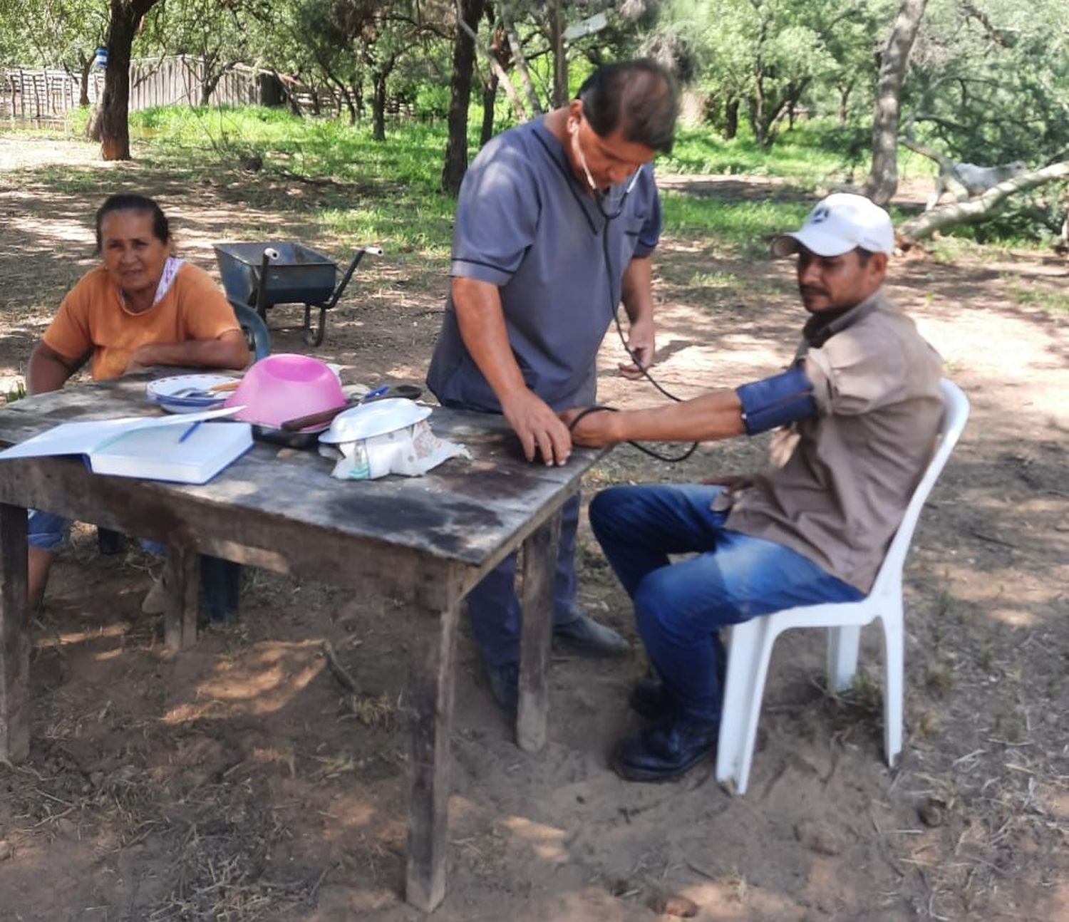 Brindan atenciones integrales de salud a las familias autoevacuadas por la creciente del Bañado La Estrella