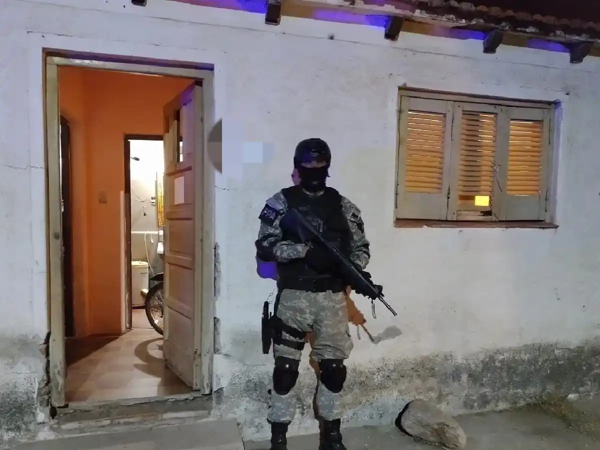 Vendía drogas en una cancha de fútbol, donde jugaba su hija