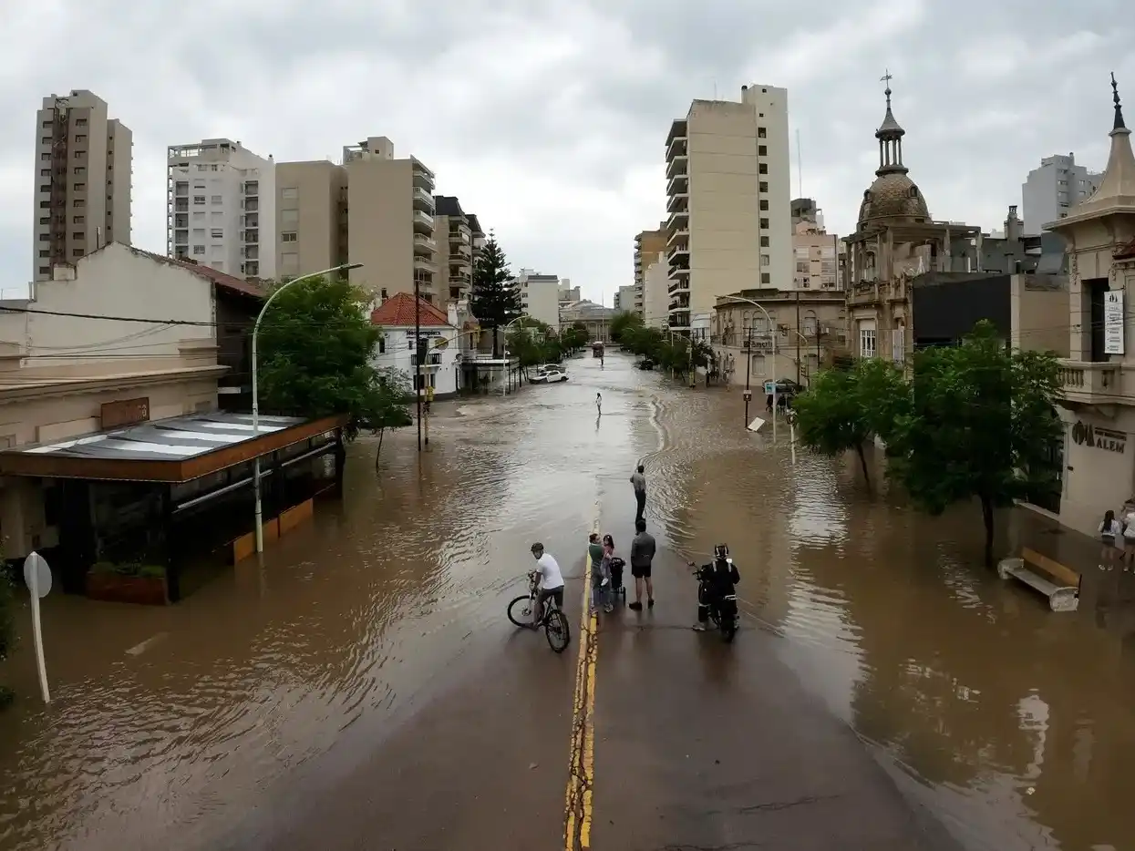 El temporal y la inundación dejaron, por ahora, cerca de una veintena de muertos.