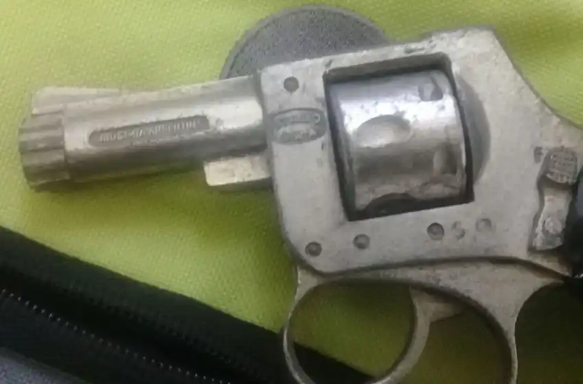 Un menor ingresó con un arma a la escuela