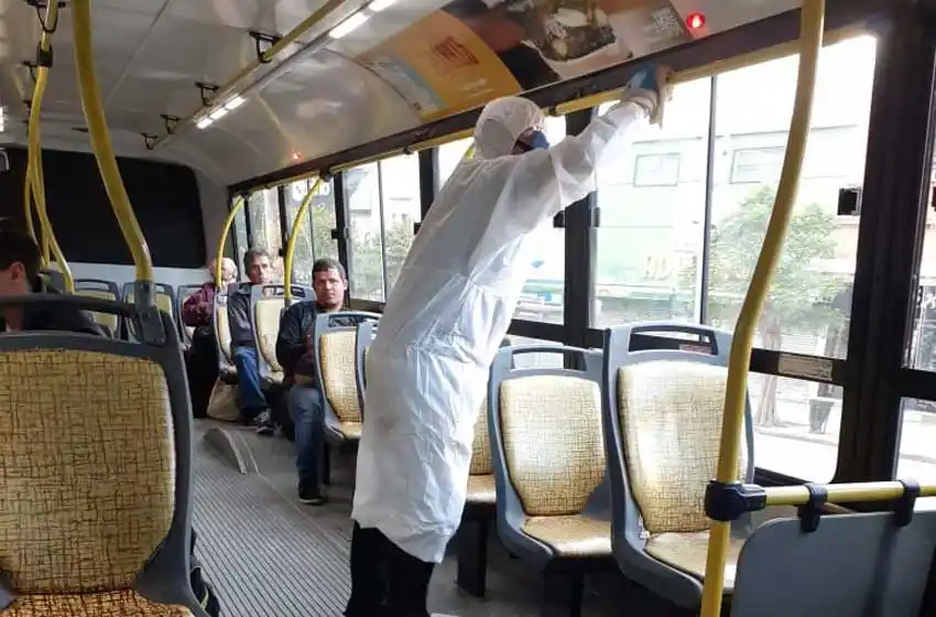 Realizaron una desinfección de colectivos en Luro e Independencia