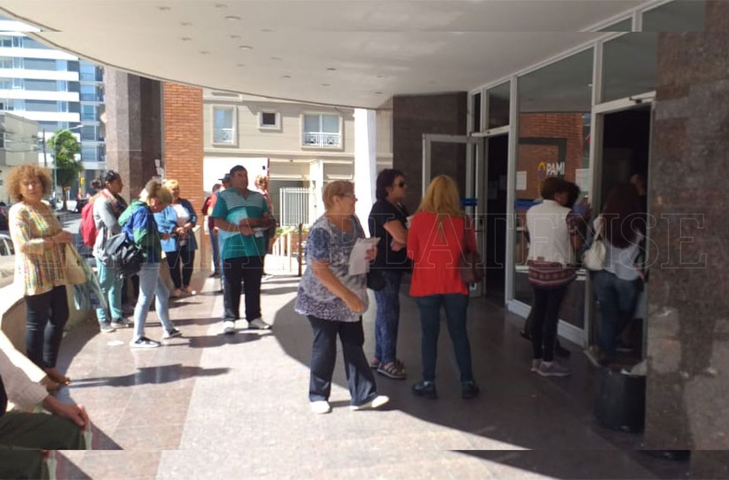 El PAMI busca adelantar la campaña de vacunación y recomienda no concurrir a las sedes