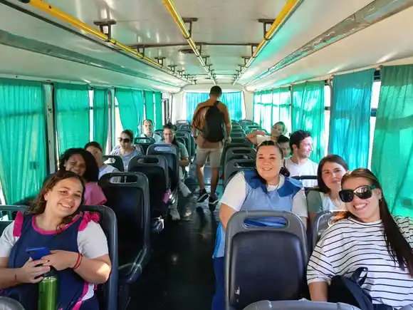 Villa Clara implementó un colectivo para alumnos que cursan en la ciudad