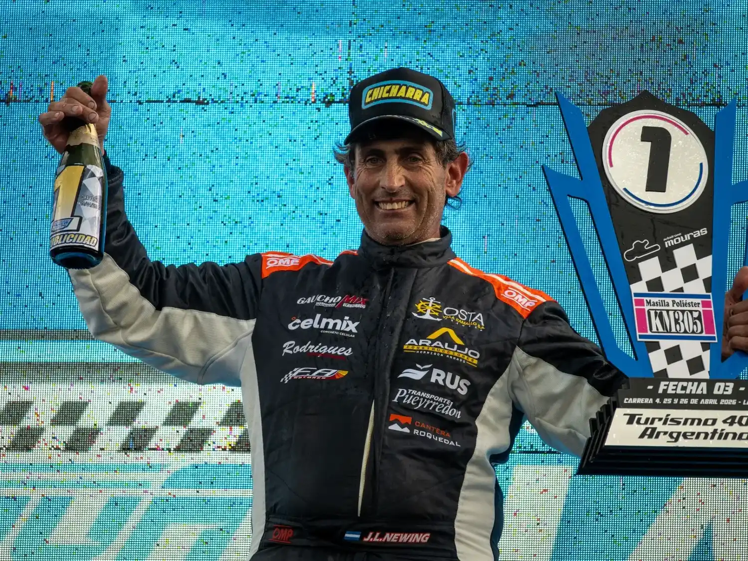 La felicidad de José Luis Newing en el podio.