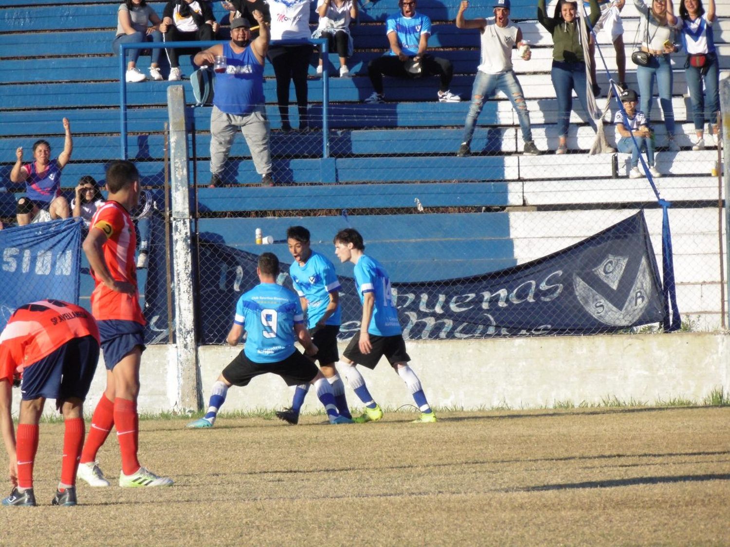 En la categoría de ascenso hubo triunfos de Centenario, Central y Rivadavia