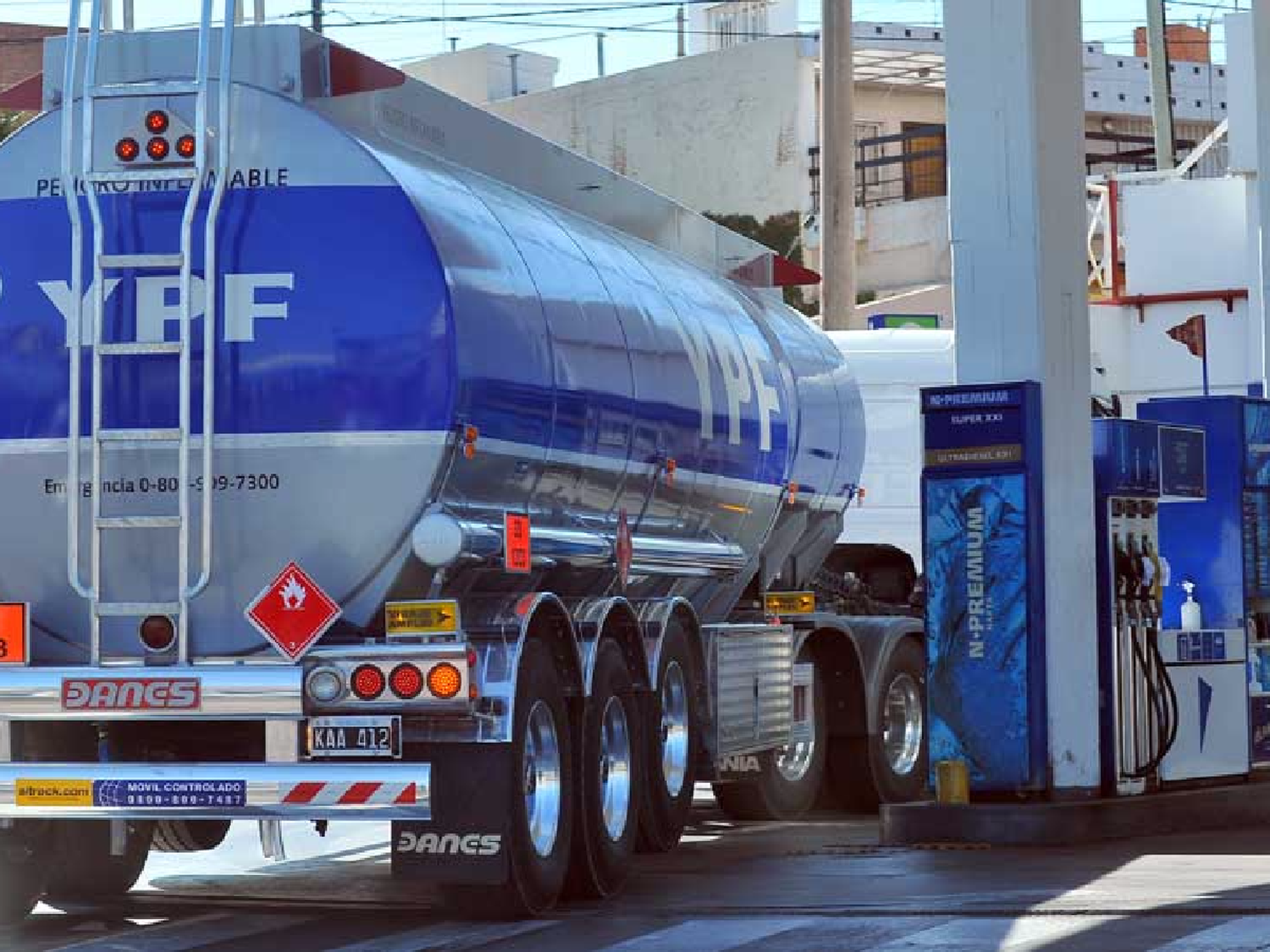 YPF procura evitar el cierre masivo de estaciones de servicio