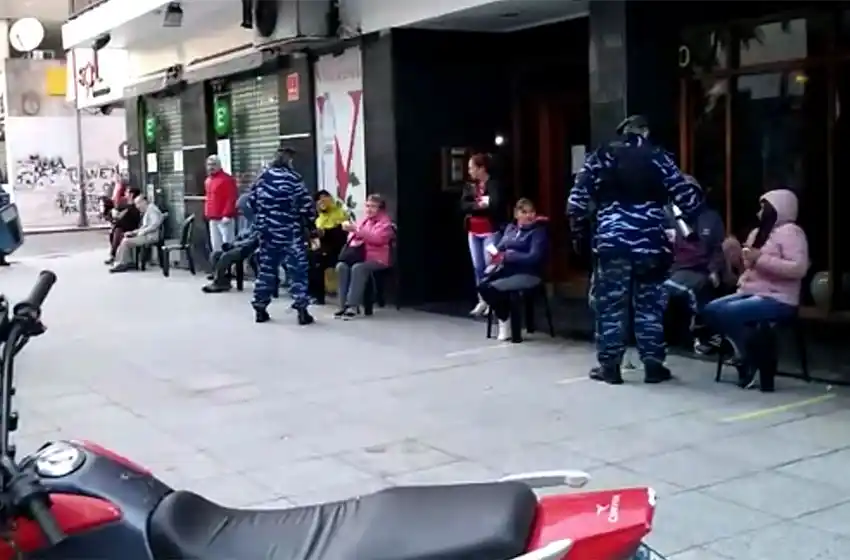 Los bancos continuarán abiertos hasta las 17