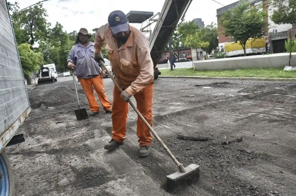 Avanzan a buen ritmo las obras de bacheo en el centro de la ciudad